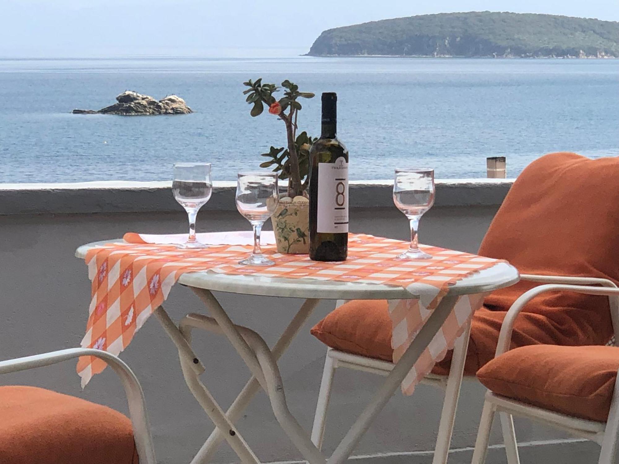 Nikos Rooms Néa Péramos Εξωτερικό φωτογραφία