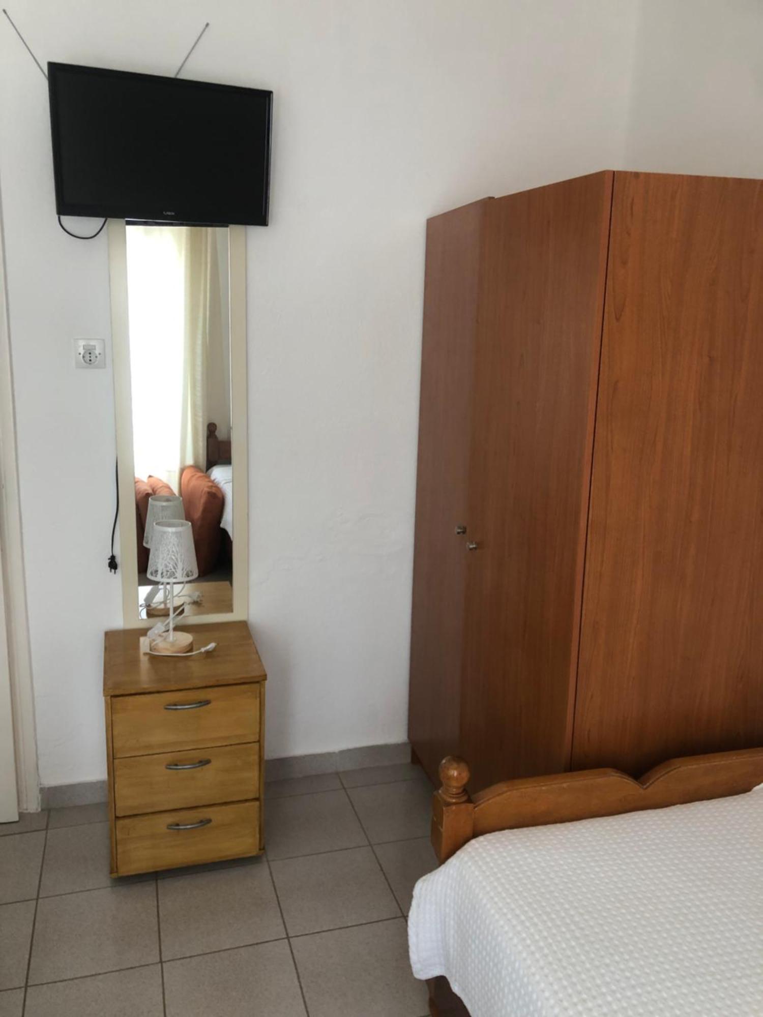Nikos Rooms Néa Péramos Εξωτερικό φωτογραφία