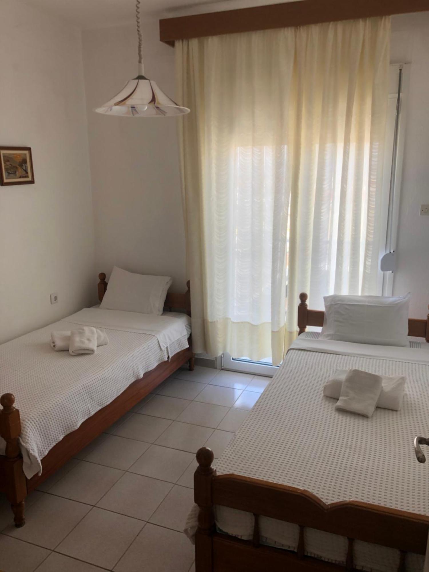 Nikos Rooms Néa Péramos Εξωτερικό φωτογραφία