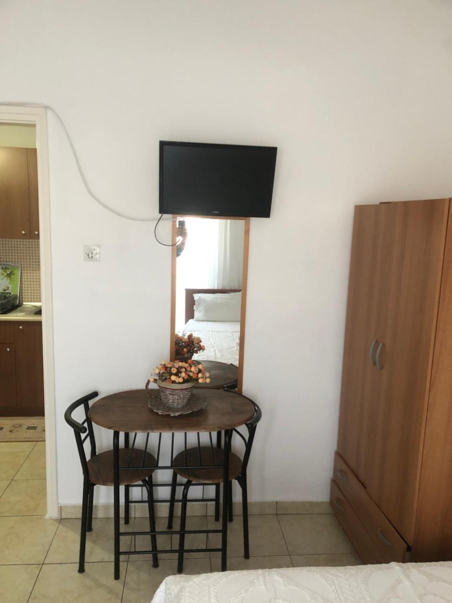 Nikos Rooms Néa Péramos Εξωτερικό φωτογραφία