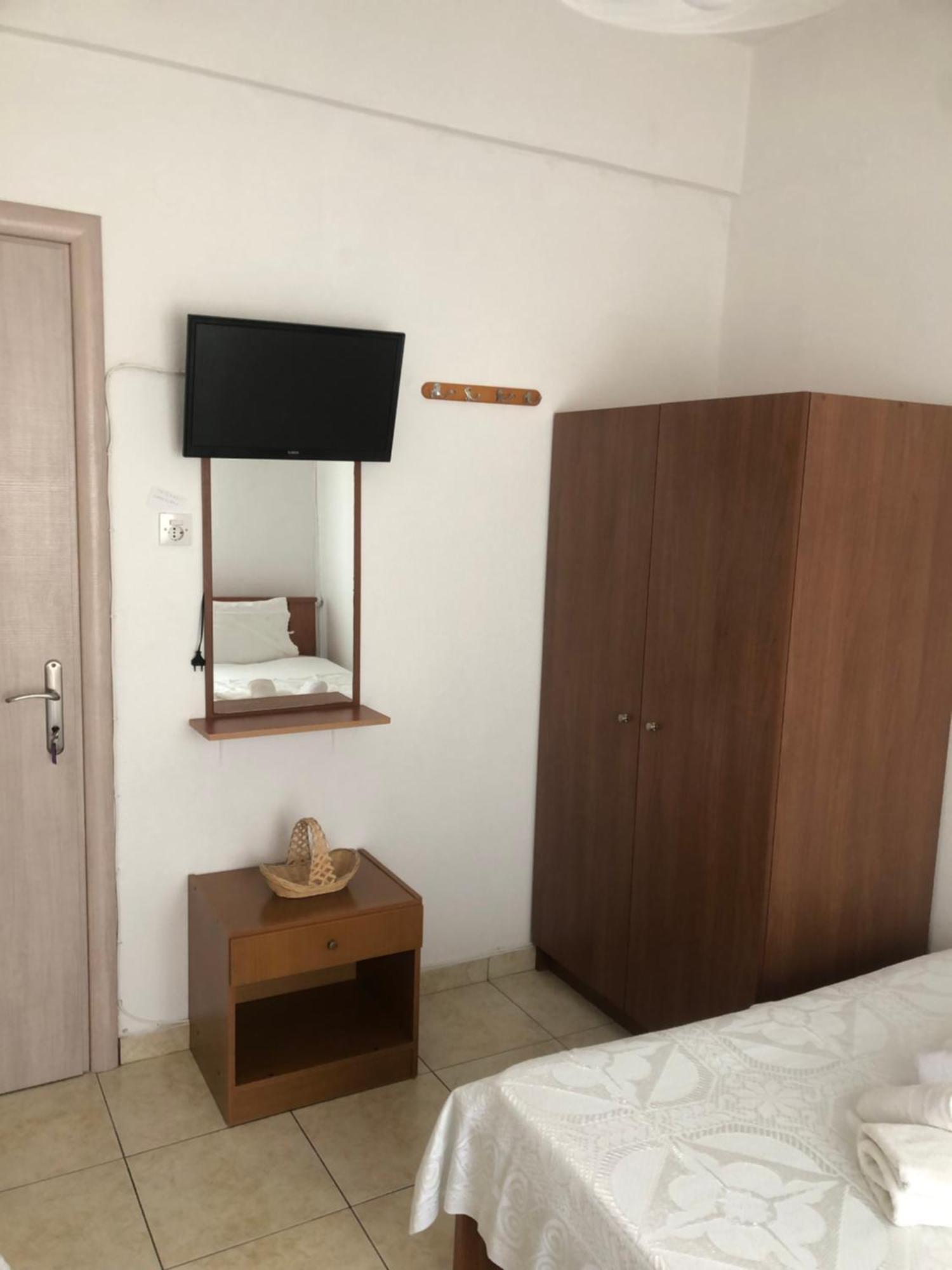 Nikos Rooms Néa Péramos Εξωτερικό φωτογραφία